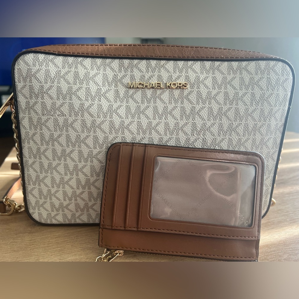Michael kors crossbody with wallet - Picture 3 of 5